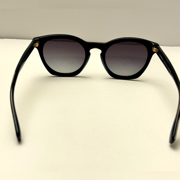 Burberry Accessories - Burberry sunglasses